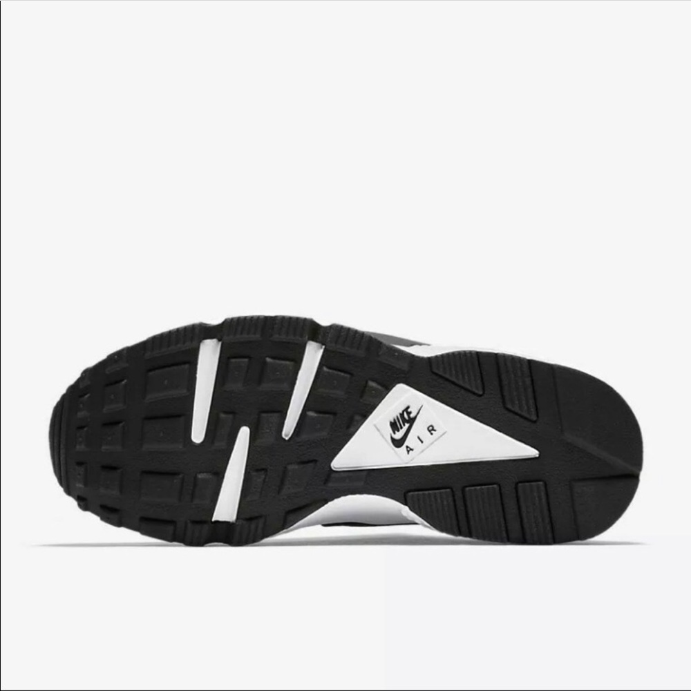 Sold ‼️NWT ❤️ Nike Huarache Run Black/ White 6.5W - Picture 6 of 6